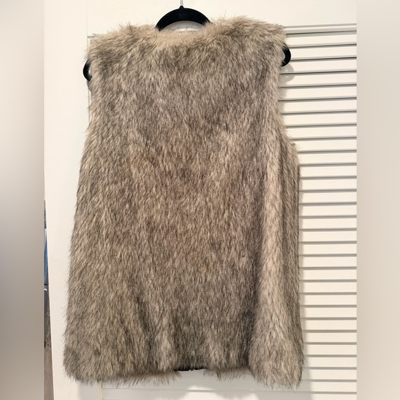 Kensie Faux Fur Vest with Zipper - Picture 3 of 4